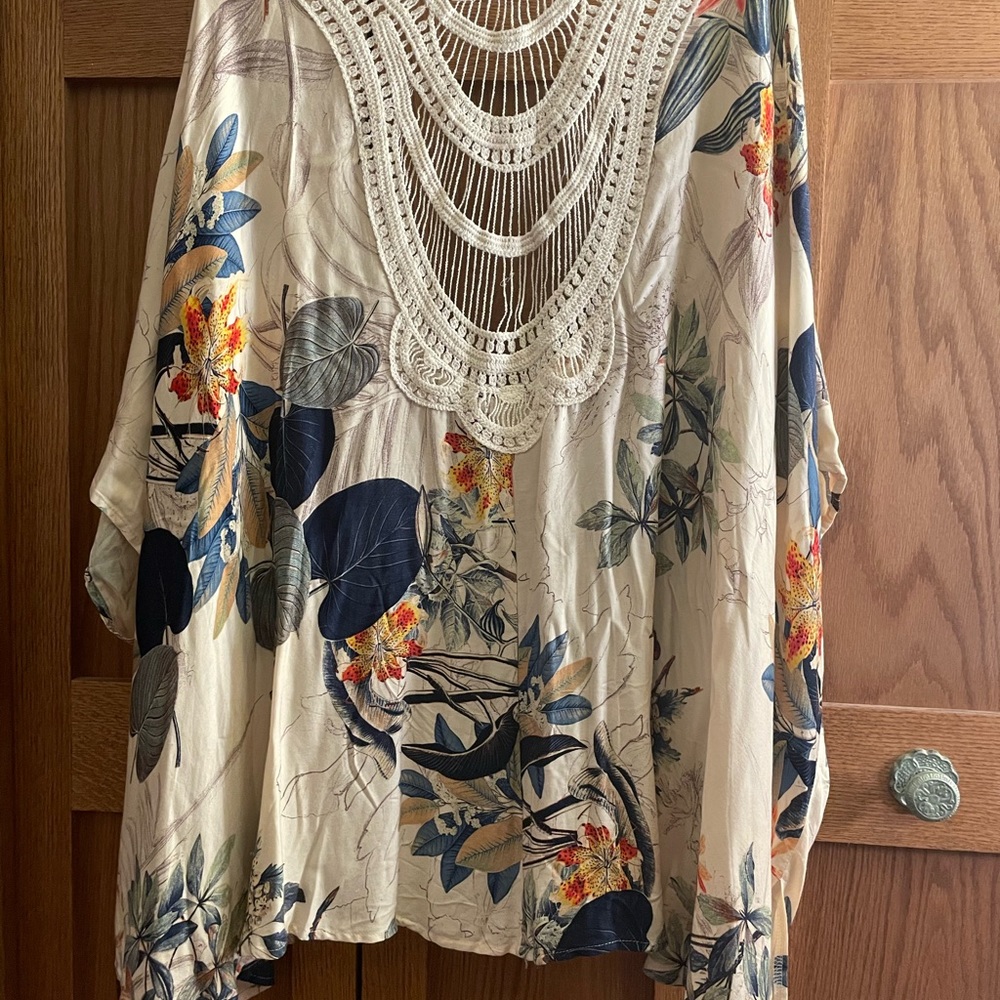 Boho Floral Crochet-Trim kimono wrap - Cream and Navy